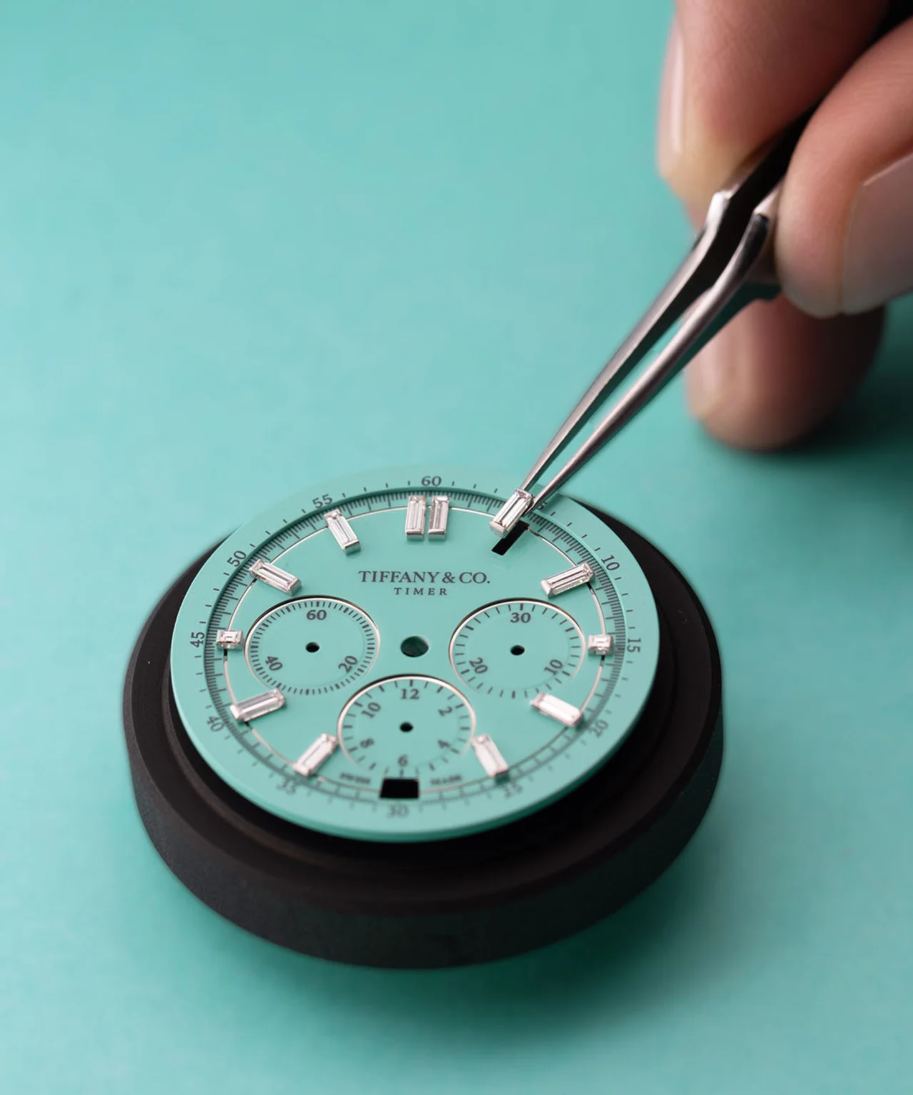 インデックスにはバゲットカットダイヤモンドをセット