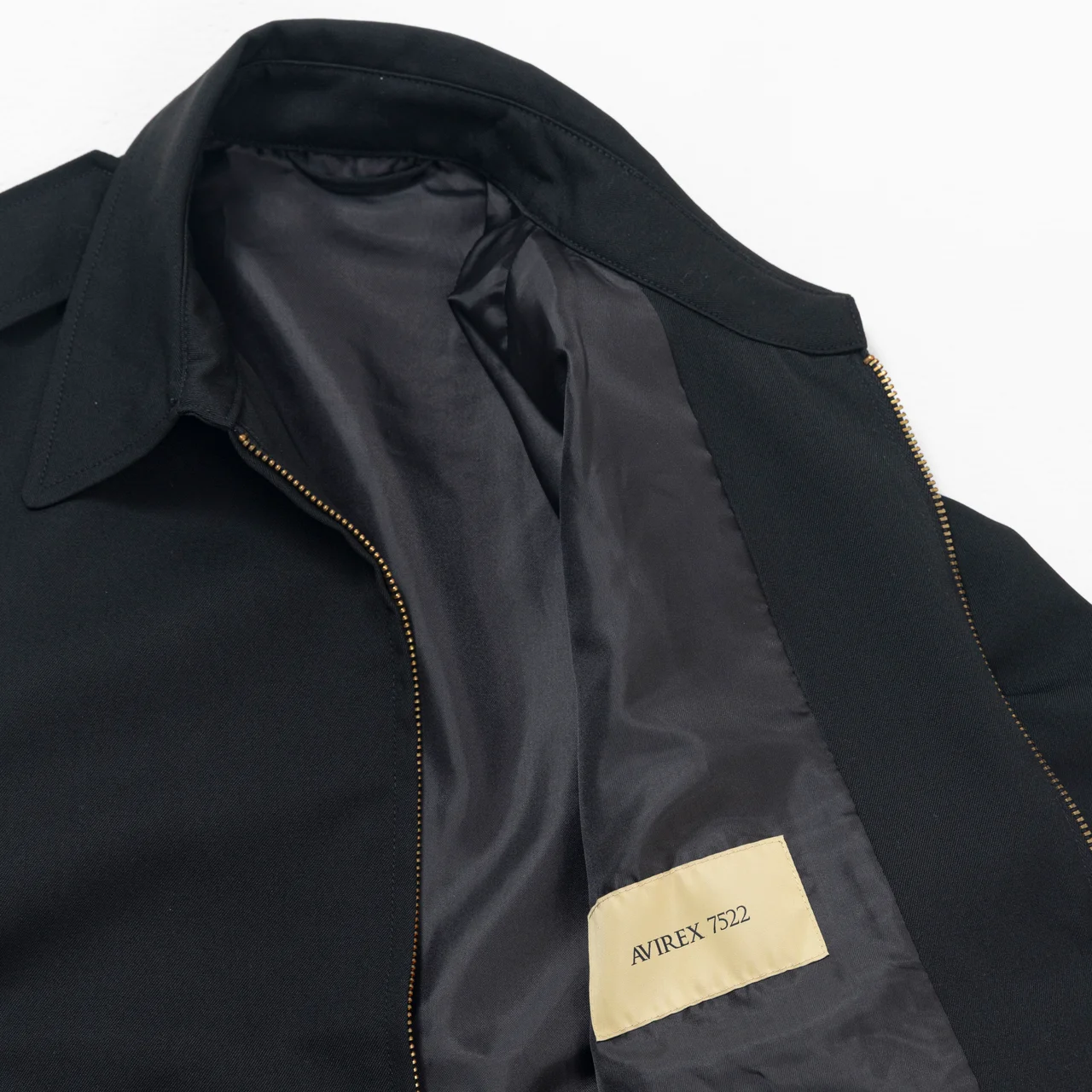 エディター私物 アヴィレックス7522のスウィングトップ