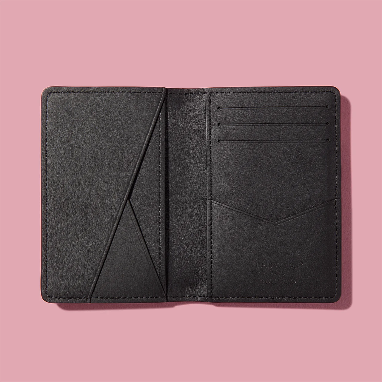 フリーポケットには紙幣を折りたたんで入れられる