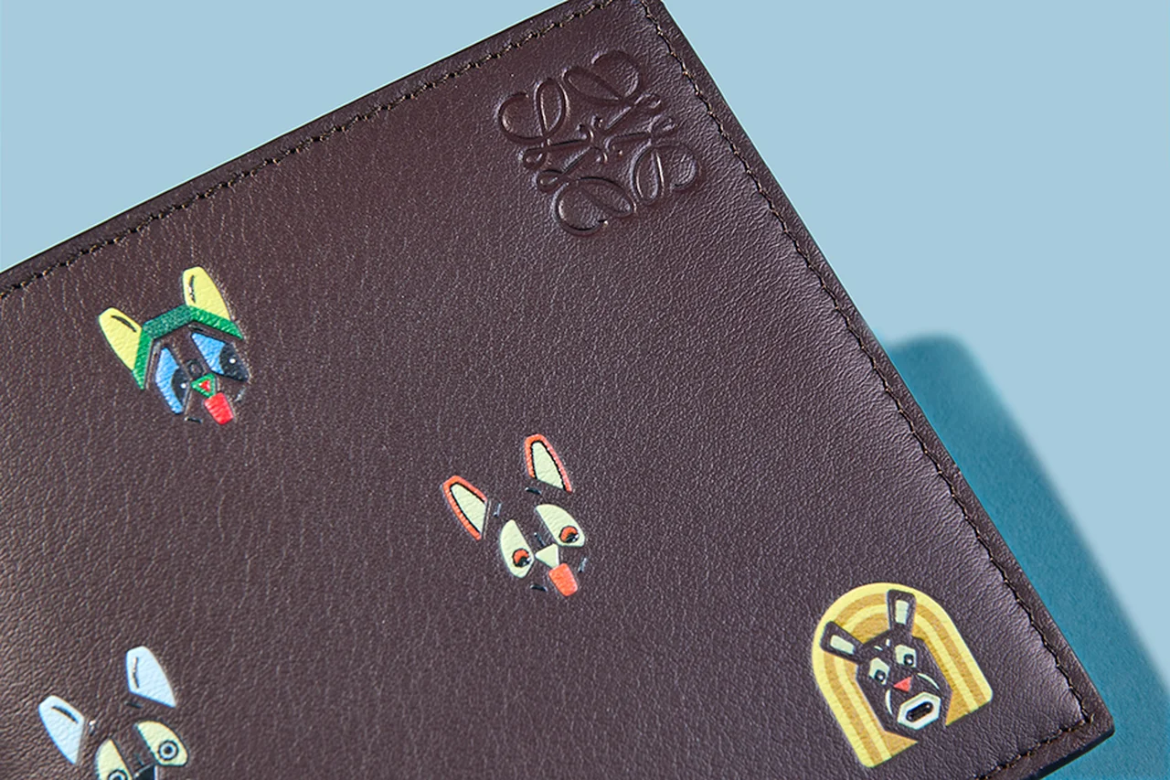 【ロエベ】冬の格上げ小物5選。ルイス・ウェインの猫モチーフコレクションが話題。２WAYカメラバッグに注目の新型ブーツも