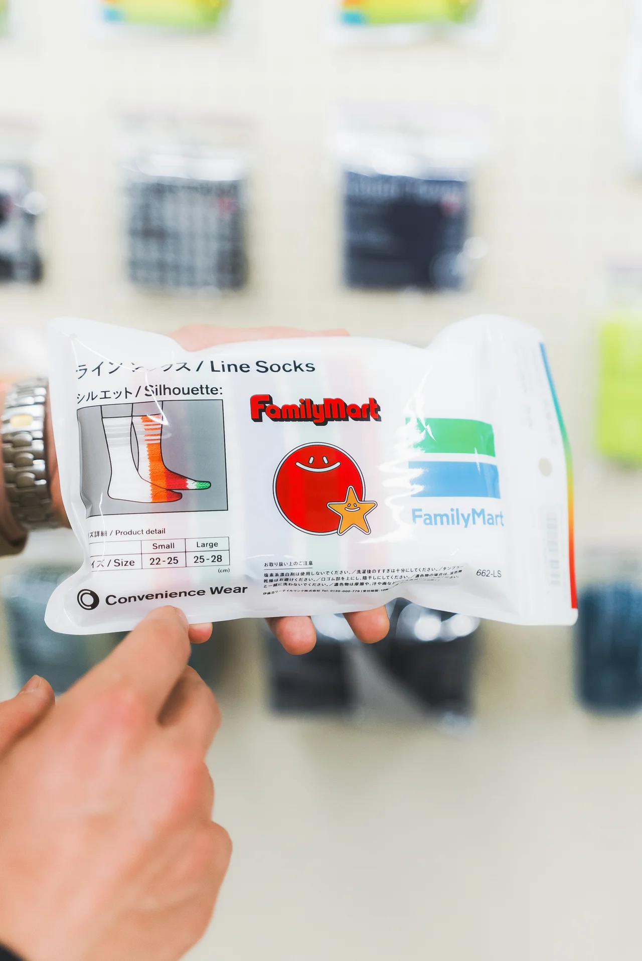 【ファミリーマートで買える服】「コンビニの画像_9