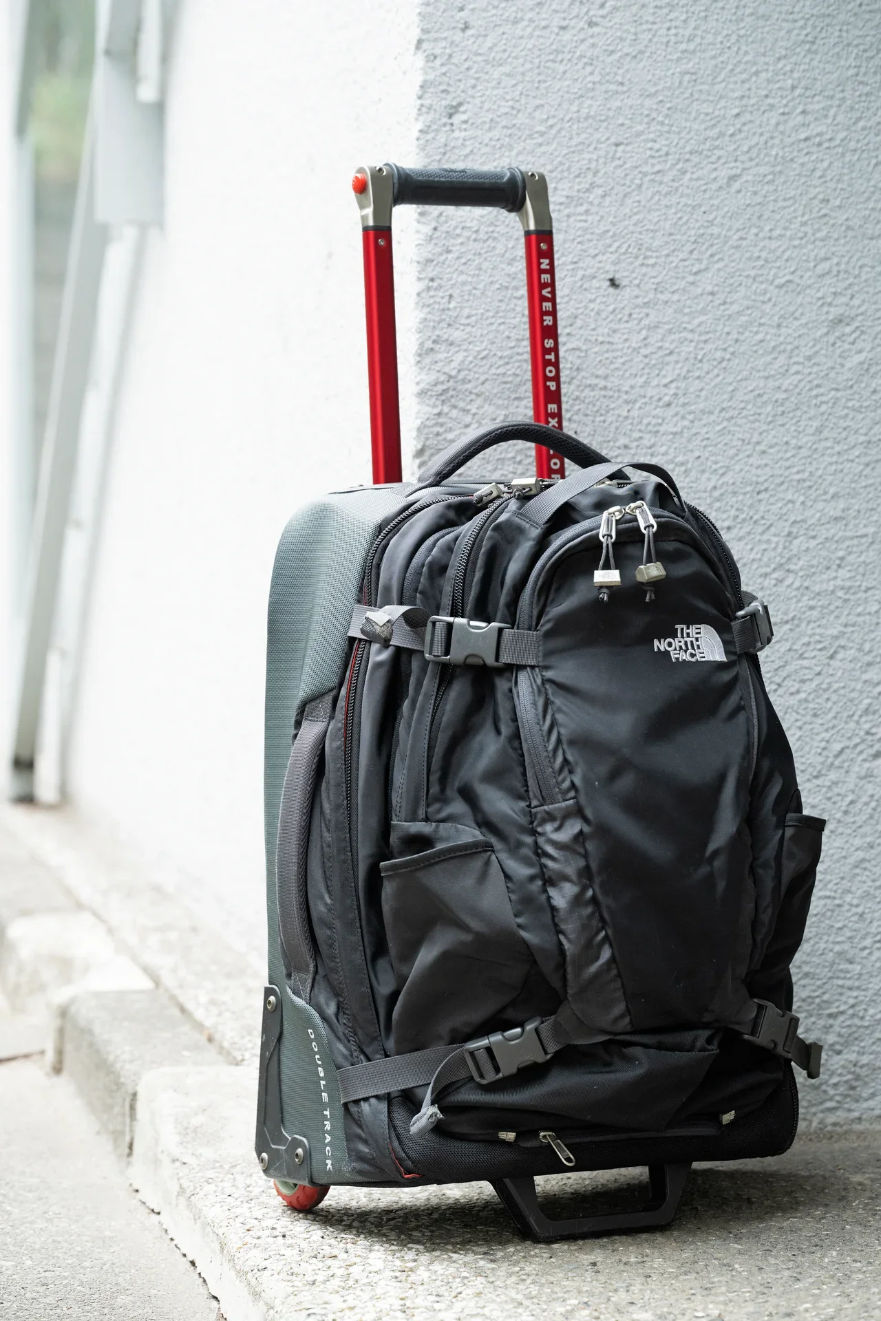 【おしゃれな大人の愛用品】出張も旅も機内持ち込みバッグはこれ。「ザ・ノース・フェイス」の二刀流キャリーケース【買ってよかった】②