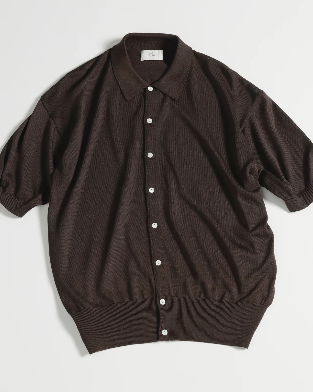 HERILLのシルクニットポロシャツ