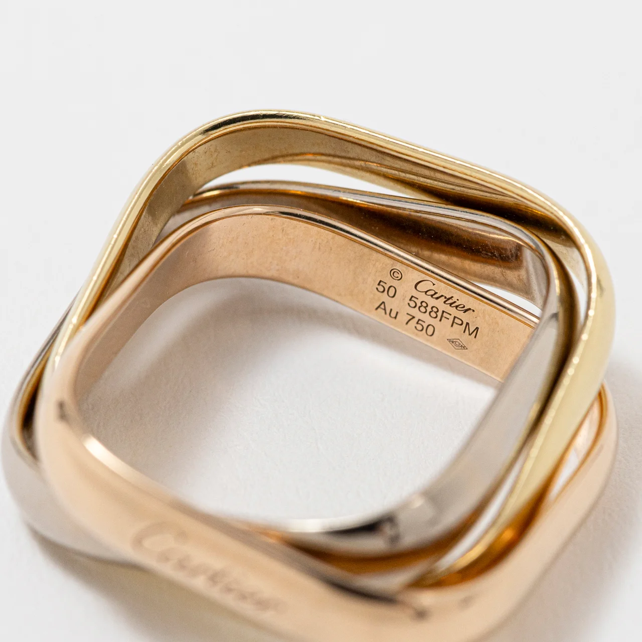 エディター私物 カルティエのトリニティクッションリング