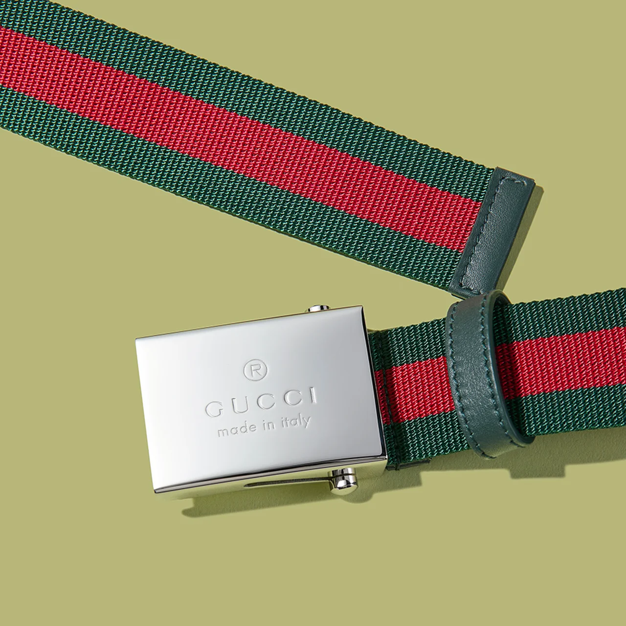 GUCCIロゴ入りシルバープレートバックル
