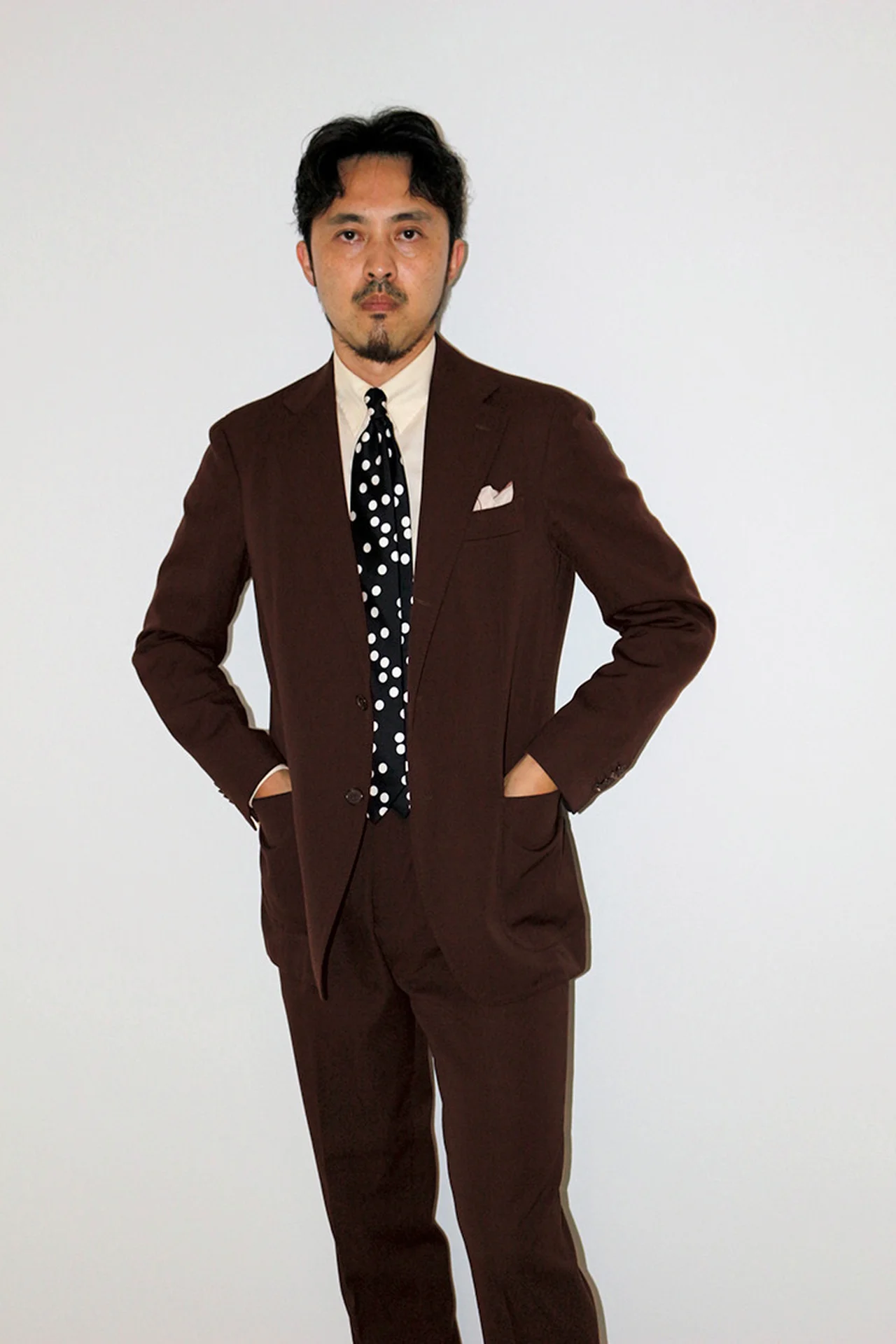 白黒の色使いとも相まって遊びのある印象