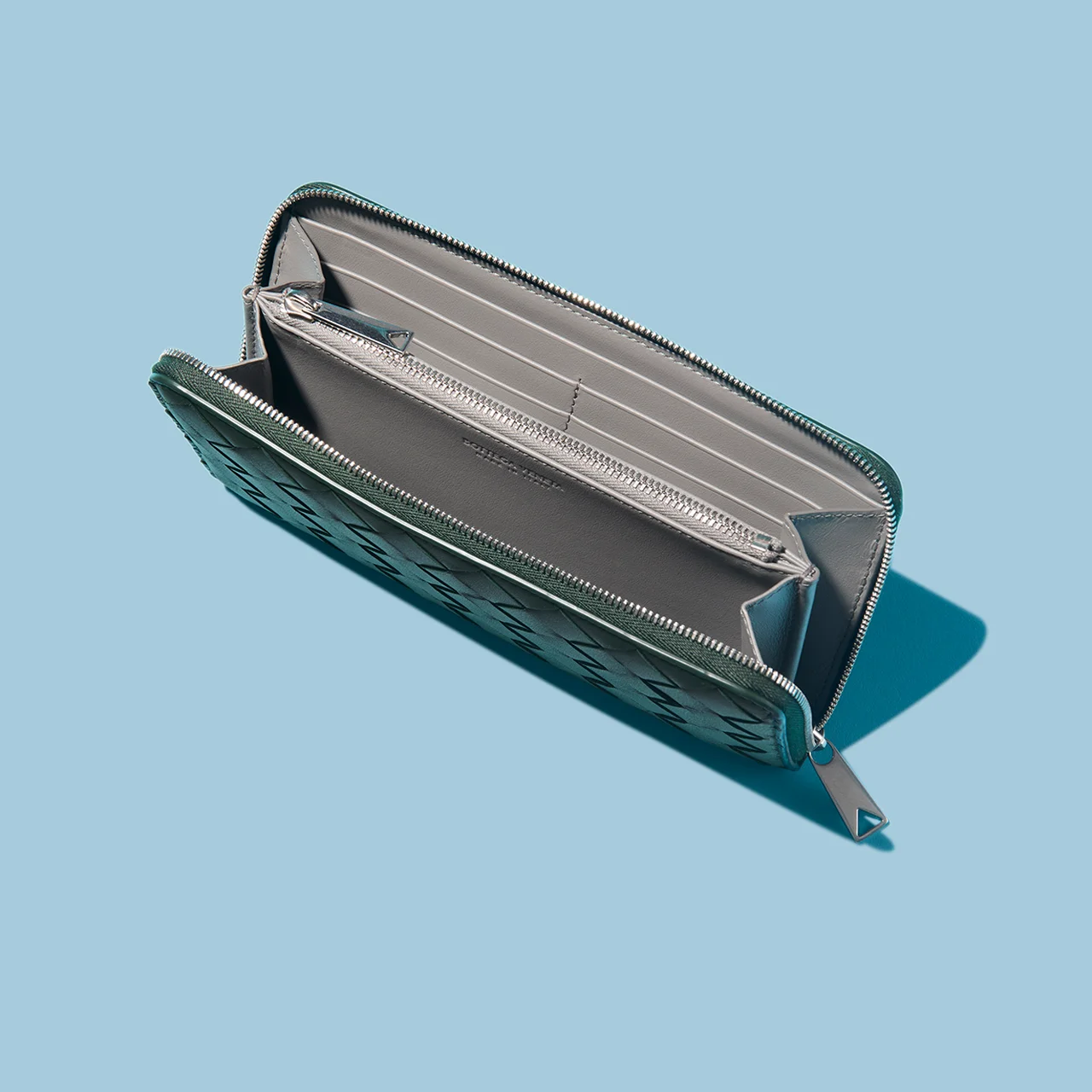 内側にコントラストカラーを配した