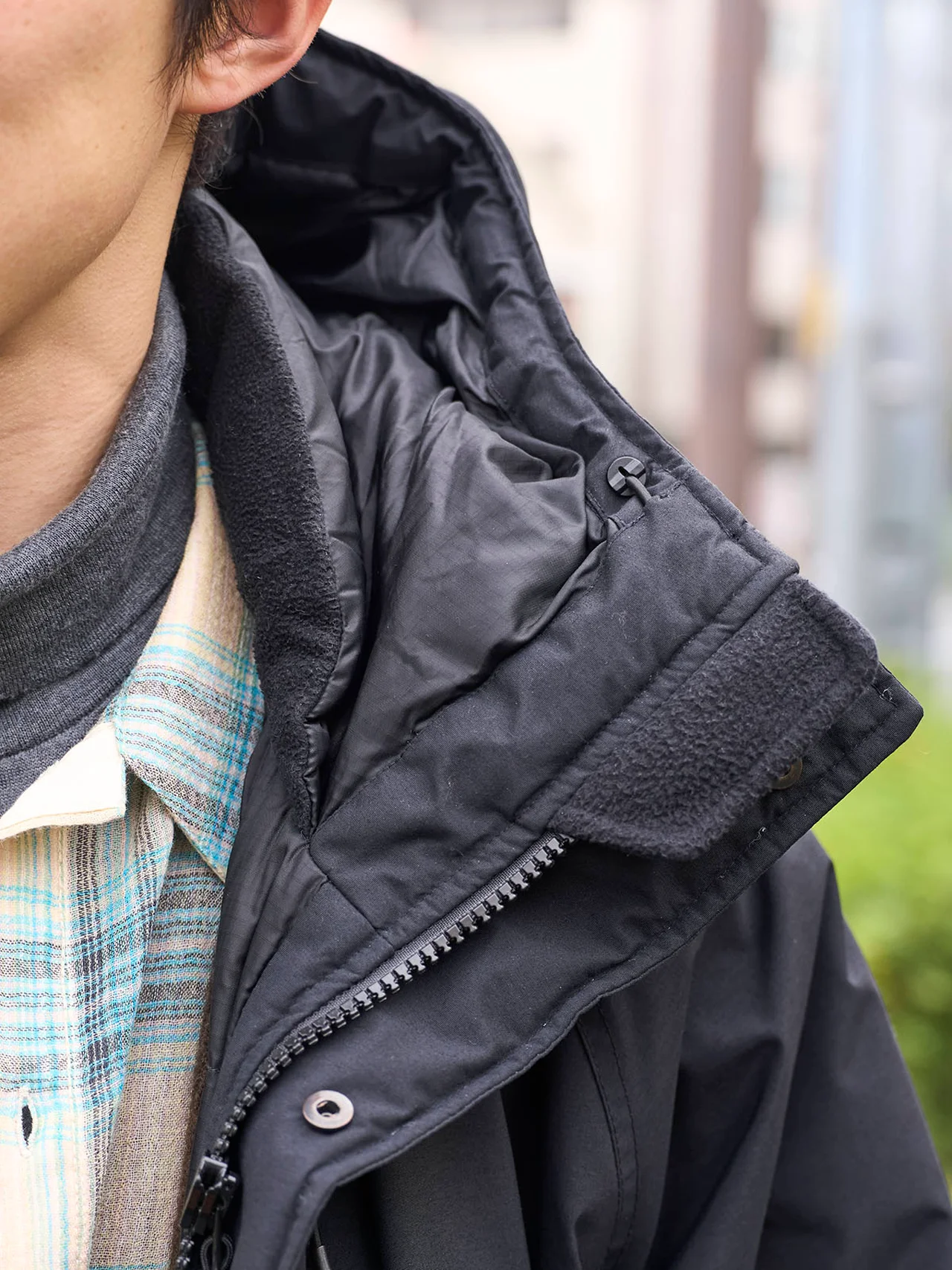 フードの中にダウン入りの内襟が付いていてあたたかい