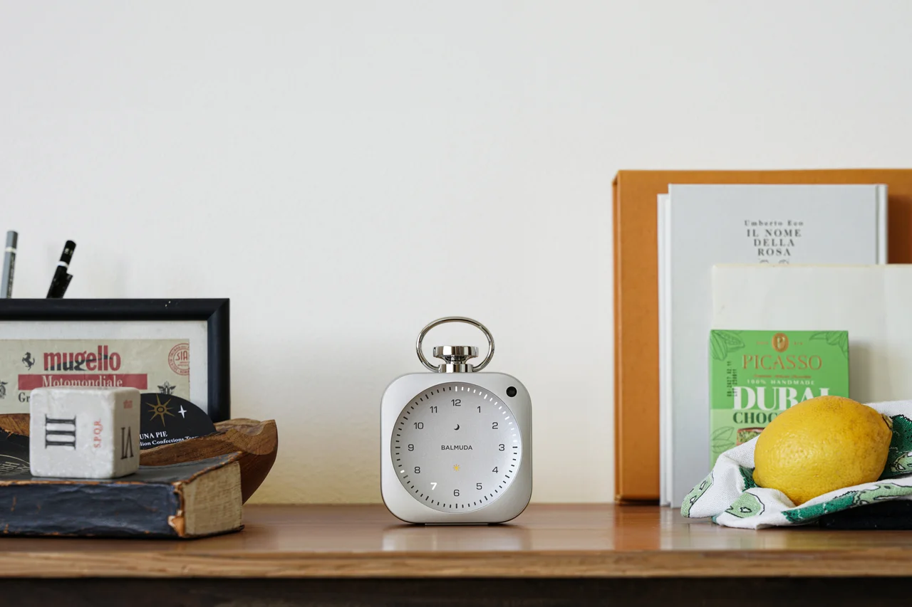 【バルミューダ】新作は“針のない置き時計の画像_4