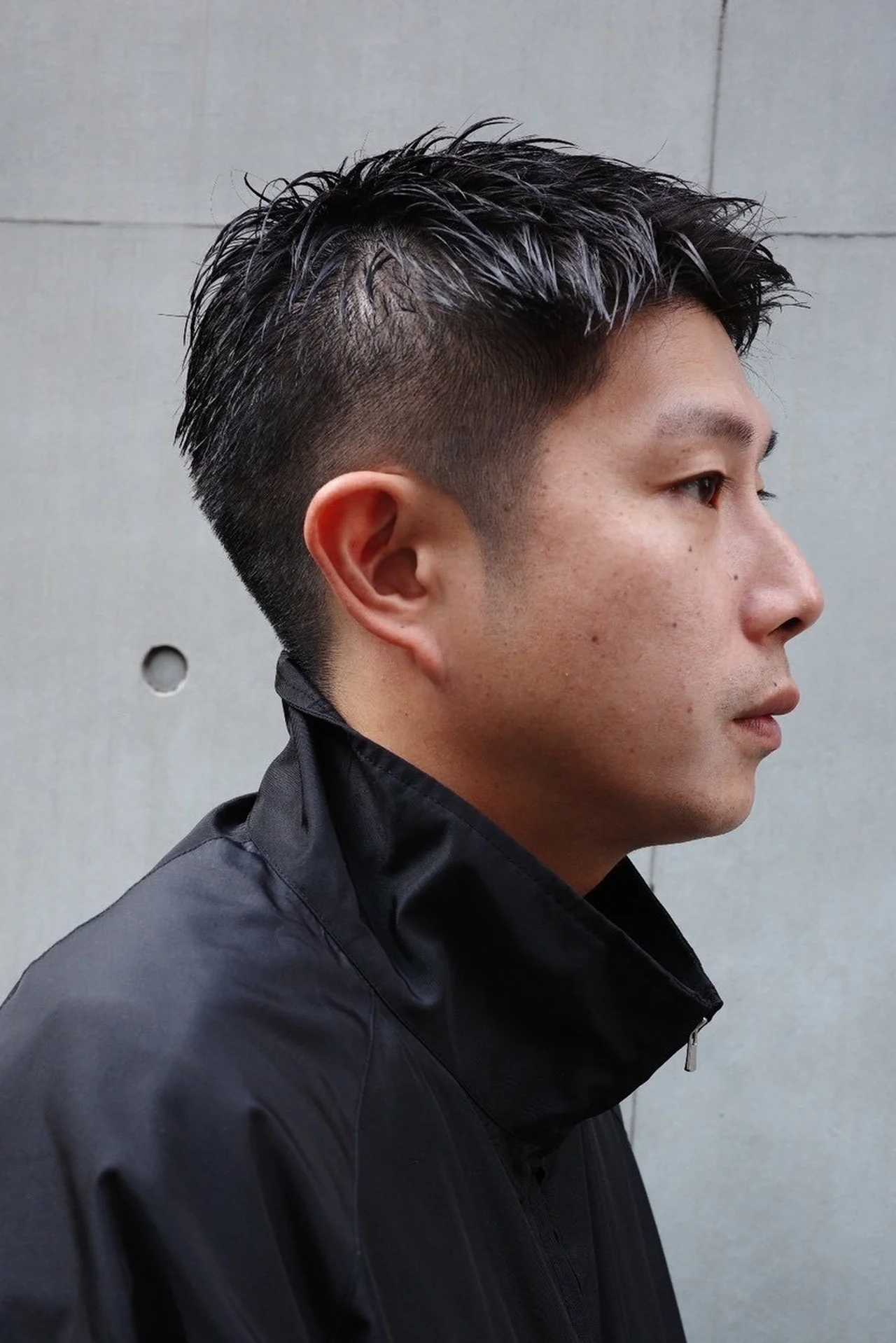 メンズヘア サイドをスッキリ仕上げたショートへア