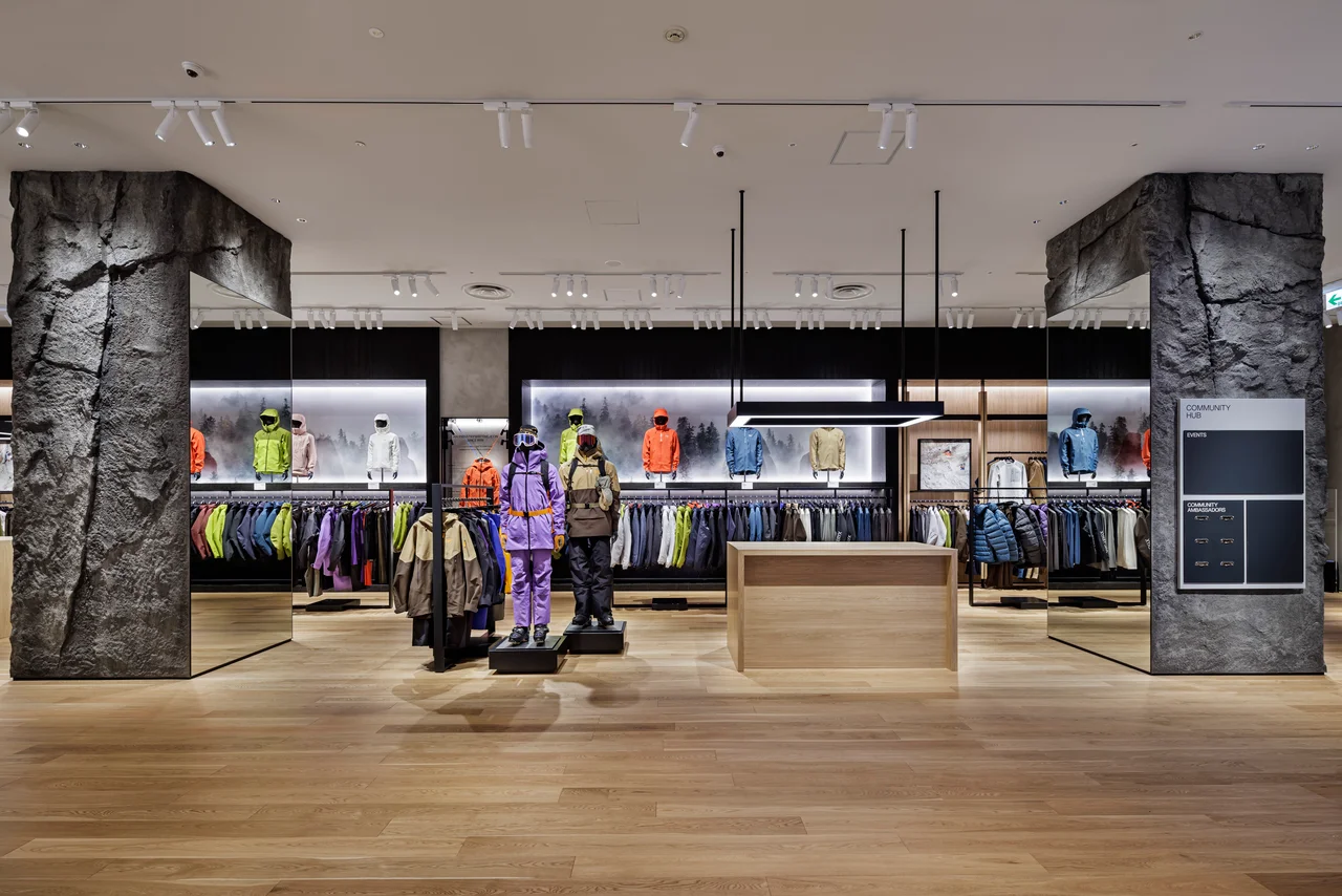 アークテリクス 池袋東武ブランドストアの店内