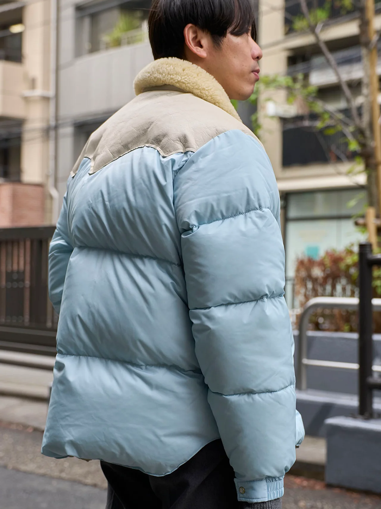 古着ベースのアメカジにサラッとダウンを羽織る