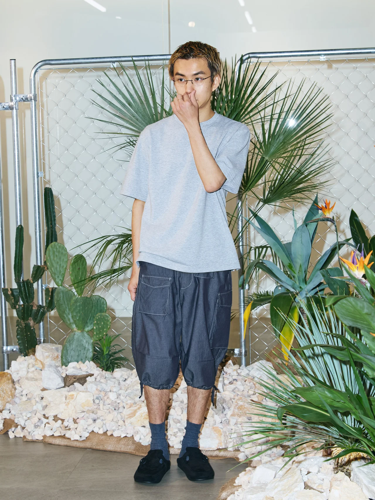 スタイリスト瓜坂拓海着用「ジーユー×エンジニアド ガーメンツ」ドライカノコクロスネックT、ユーティリティーショーツ