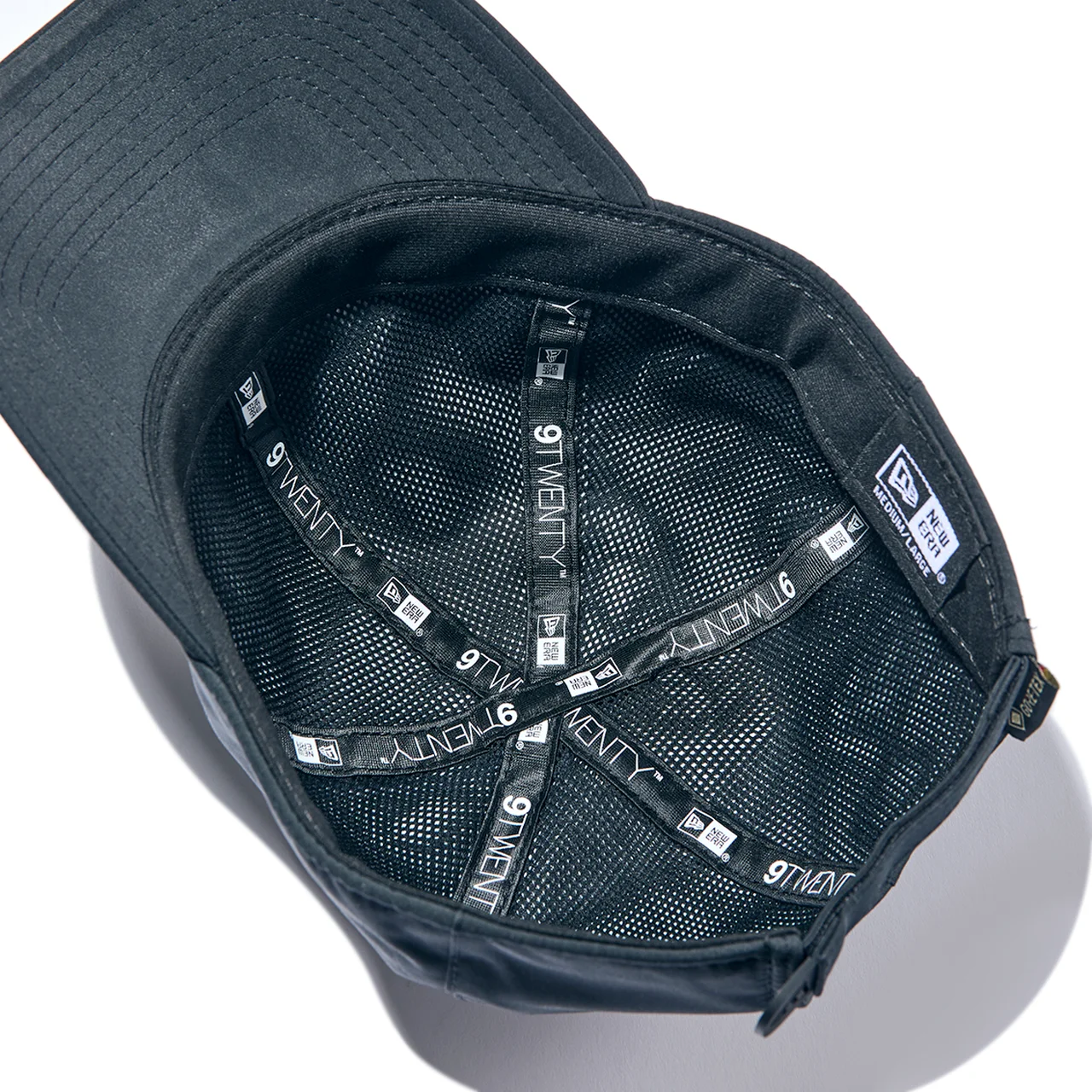 ２層構造のGORE-TEXファブリクスを採用したメッシュ裏地