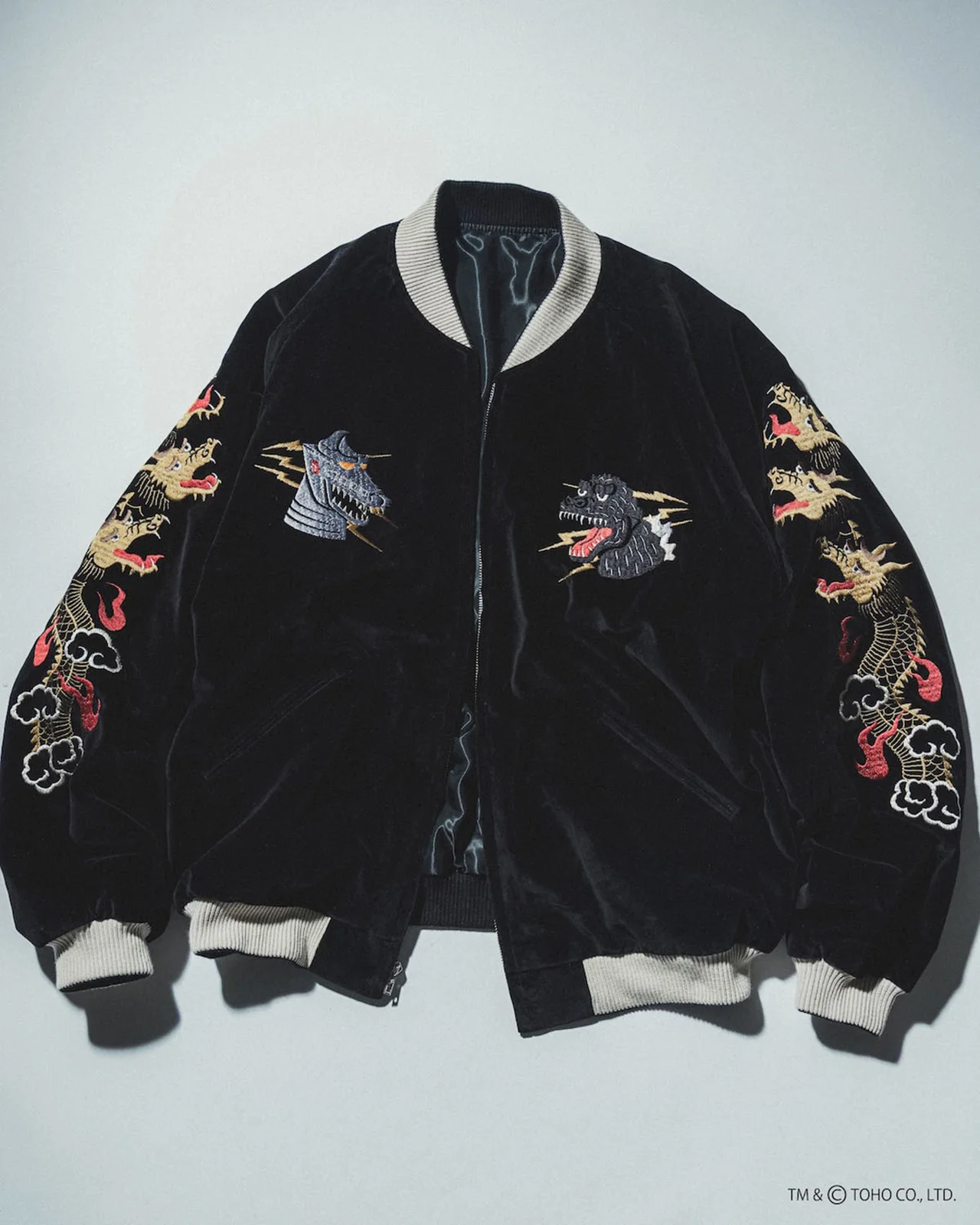 ゴジラ刺繍の別注スカジャンのフロント
