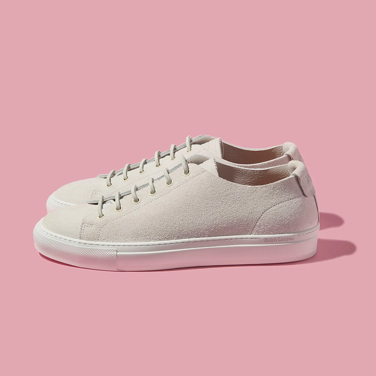 起毛革ならではの落ち着いたトーン