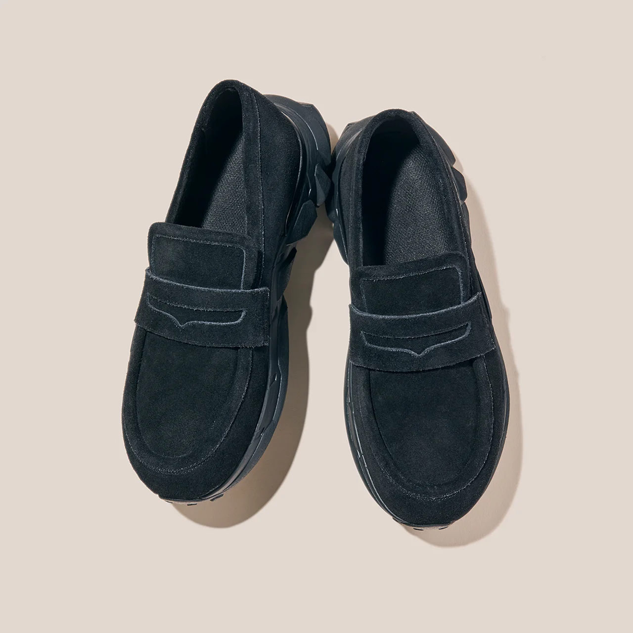 40代男性におすすめのビームスの「スエード スニーカーローファー」