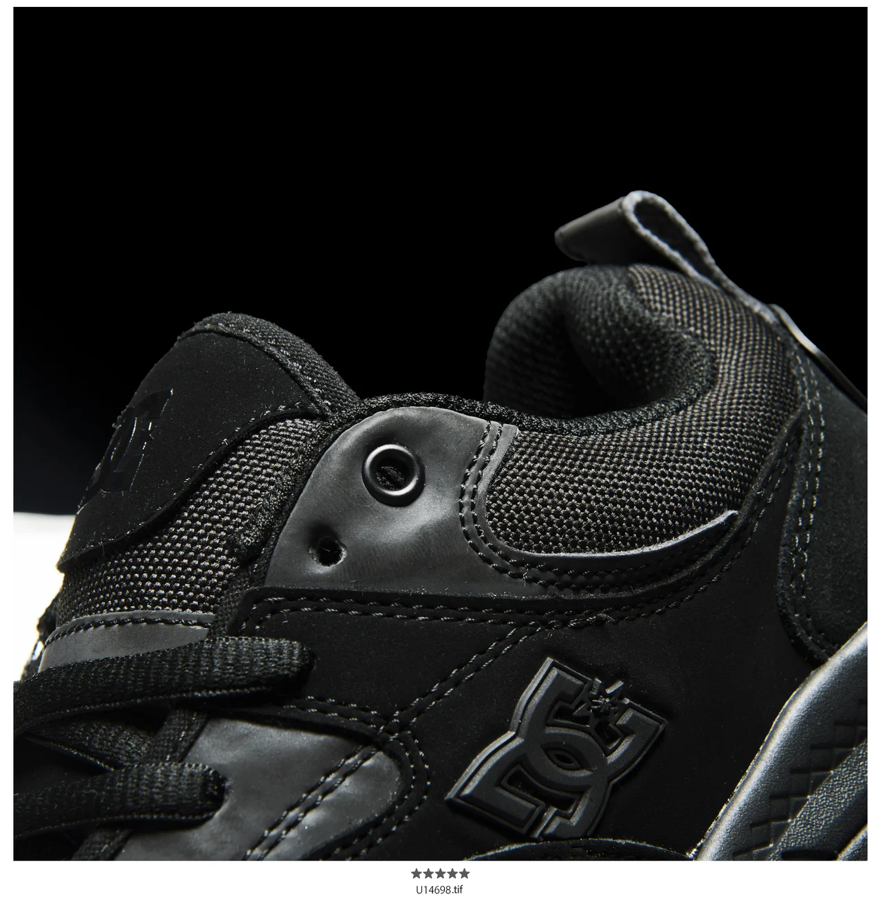 ファット感のあるシルエットや多層パネル切り替えはそのまま