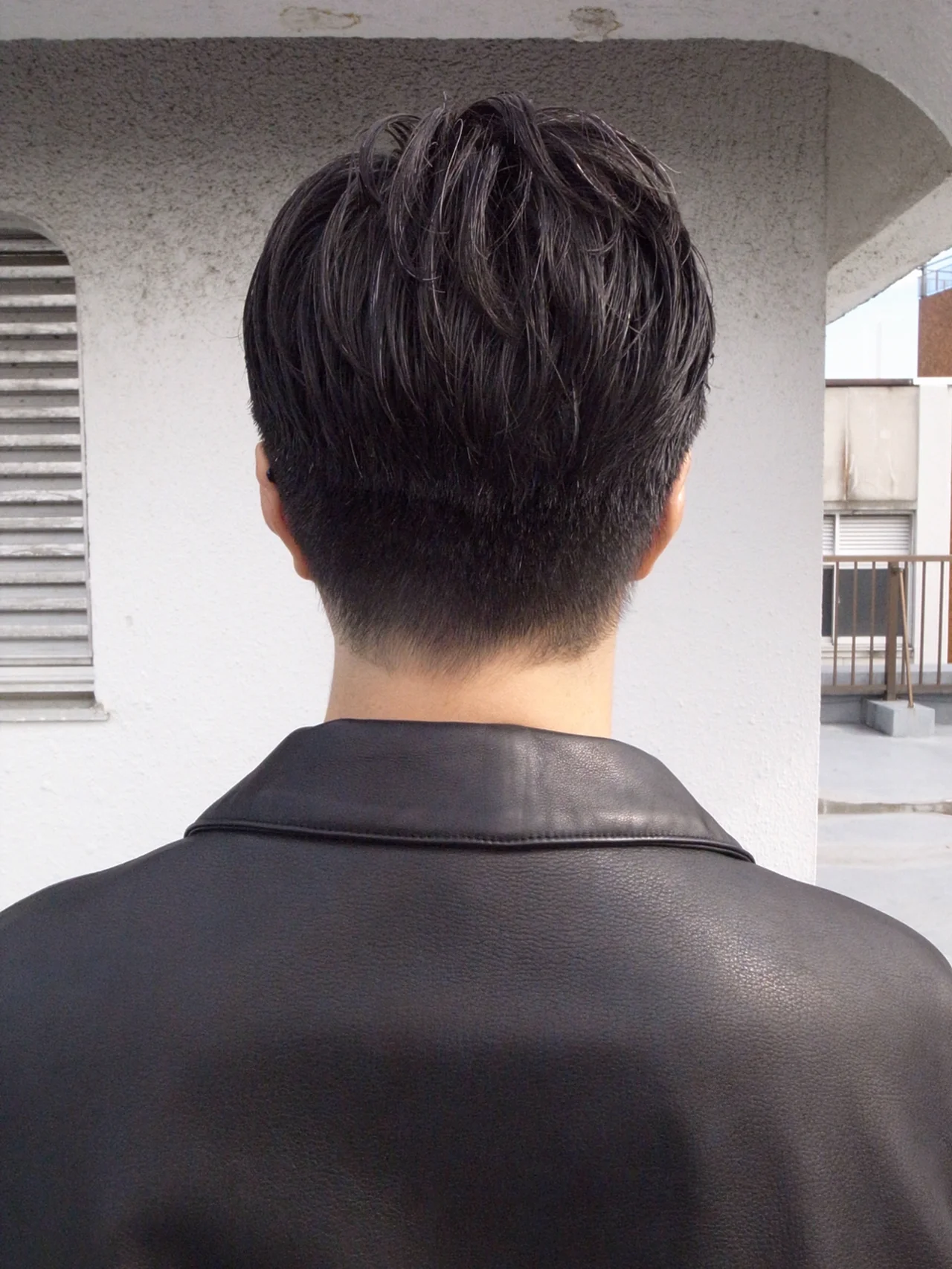 重いストレートを柔らかく見せるパーマ メンズヘア