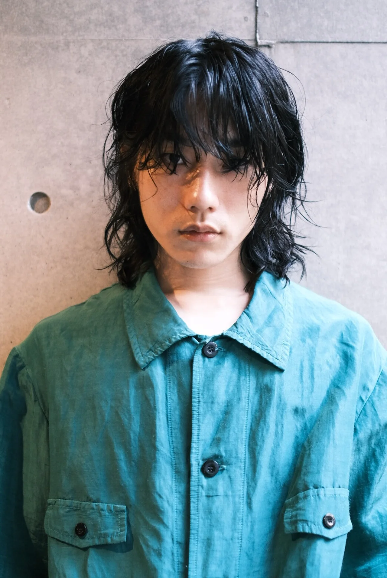 グランジ感のあるミディアムパーマ メンズヘア