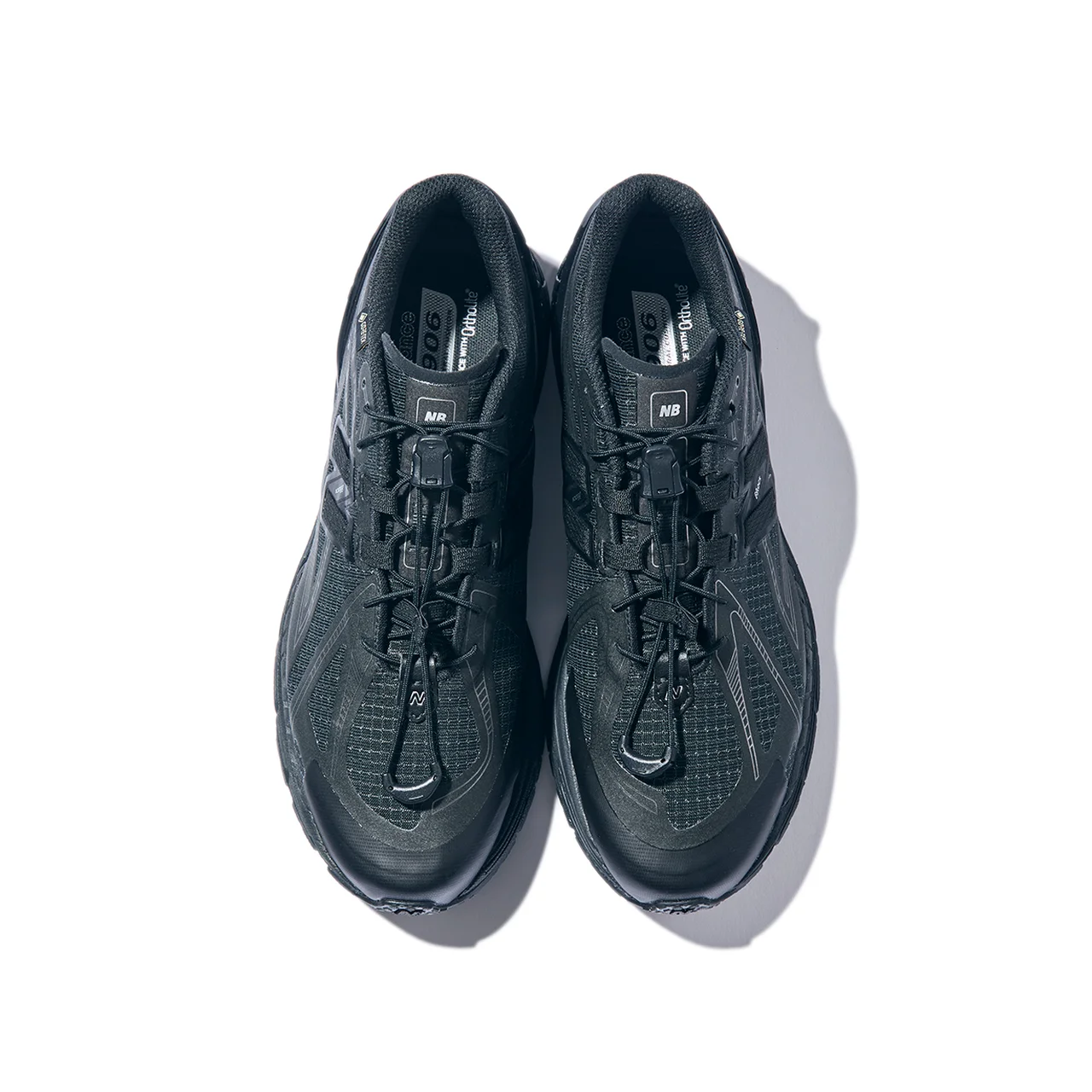 脱ぎ履きしやすいクイックシューレースを採用