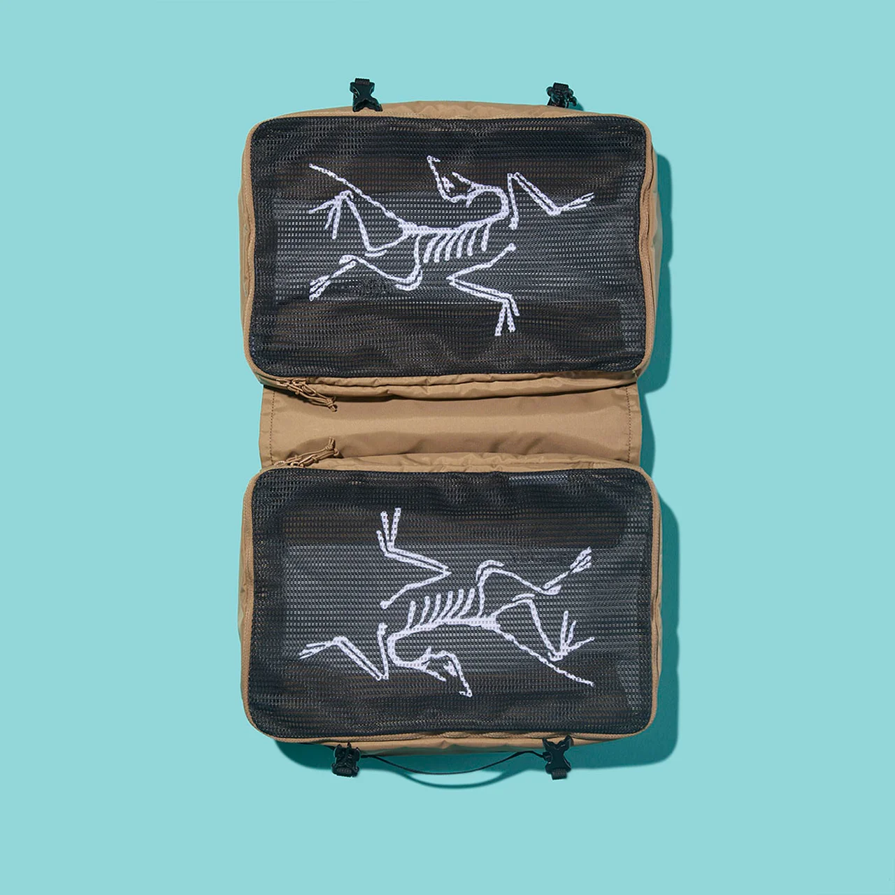 ギアを整理しやすいデュアルコンパートメント