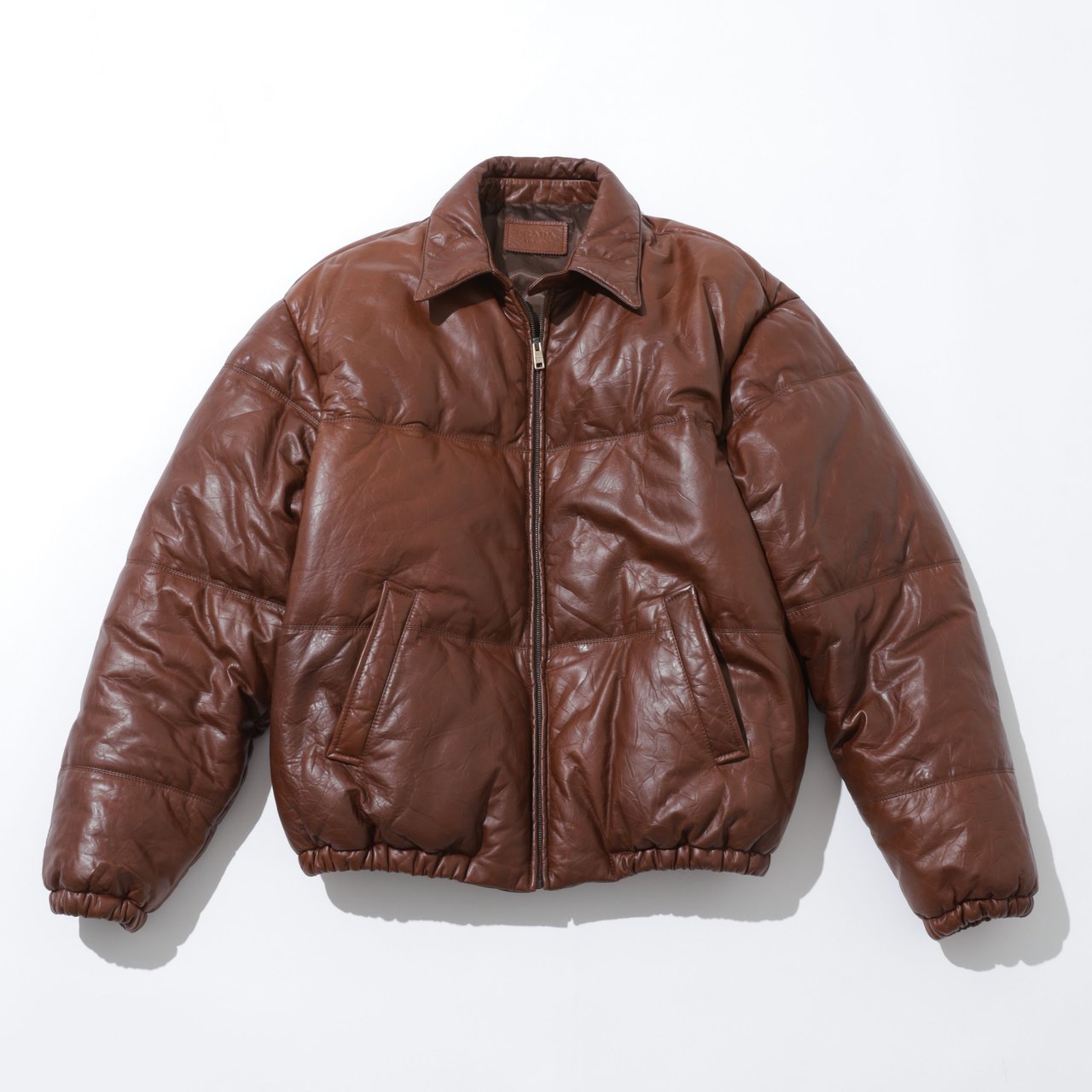 ジャケット￥1,540,000 [予定価格] ／プラダ（プラダ クライアントサービス）
