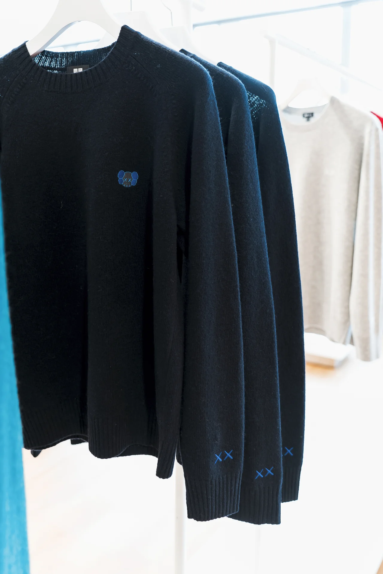 【大人のユニクロ】試着ルポ。「KAWS」の画像_6