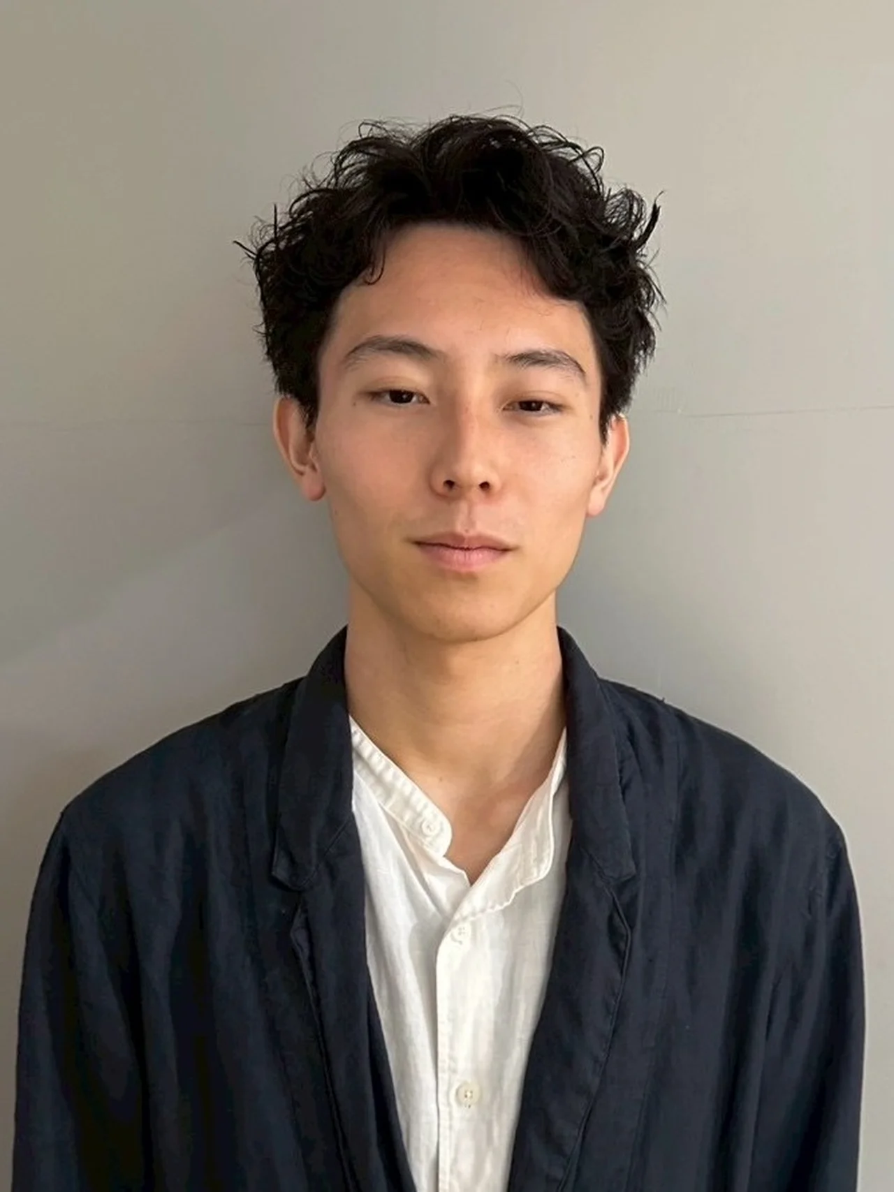「直毛で硬い髪はパーマで柔らかく見せる」の画像_1