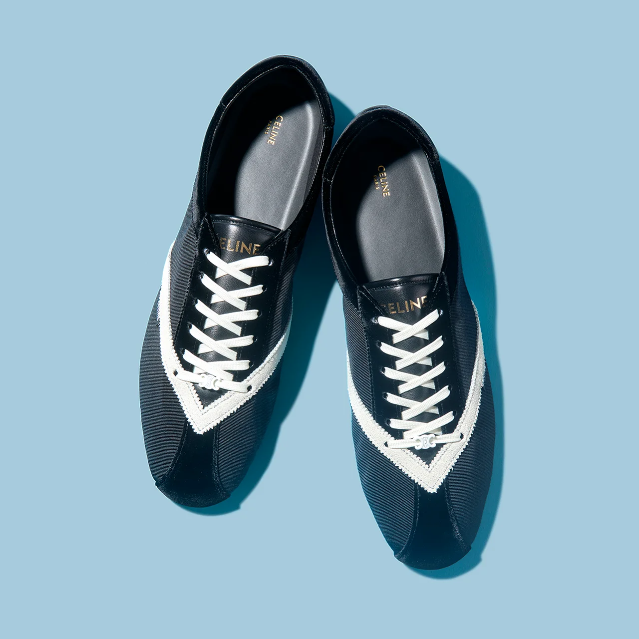 バレエシューズのような新型スニーカー