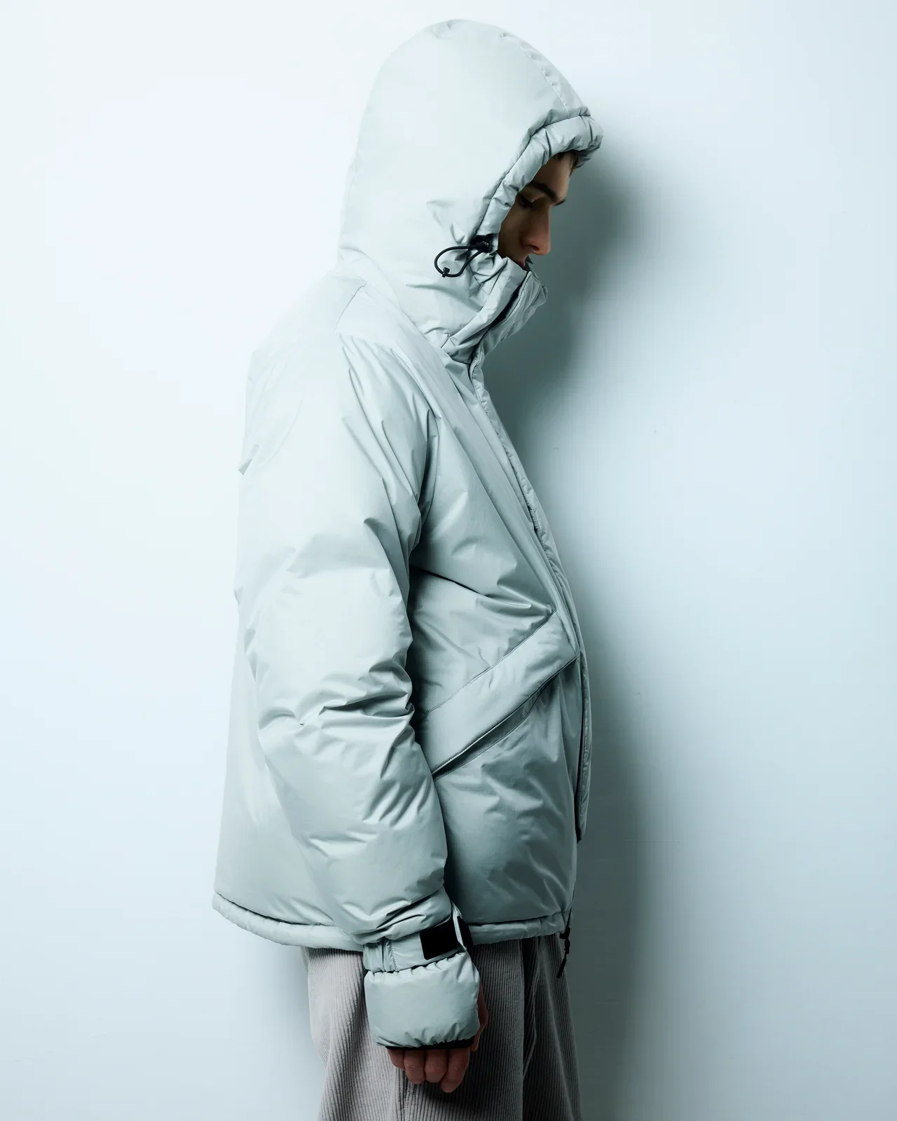 【差がつく大人の防水ダウン】毎年完売の「ナンガ×ジャーナル スタンダード レリューム」コラボ。2025年冬の狙い目カラーはアッシュグレー③