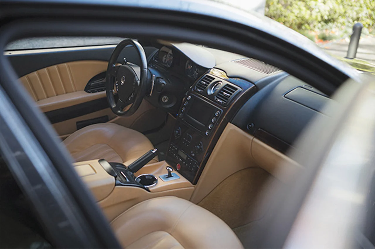 タンレザーの内装