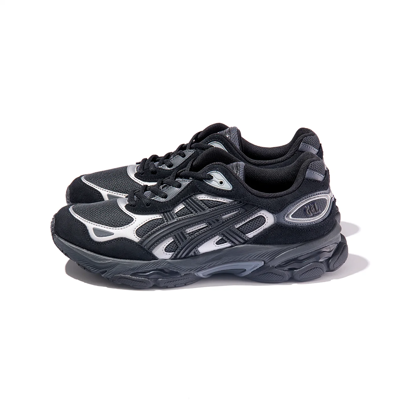 アッパーのどこかレトロなデザイン