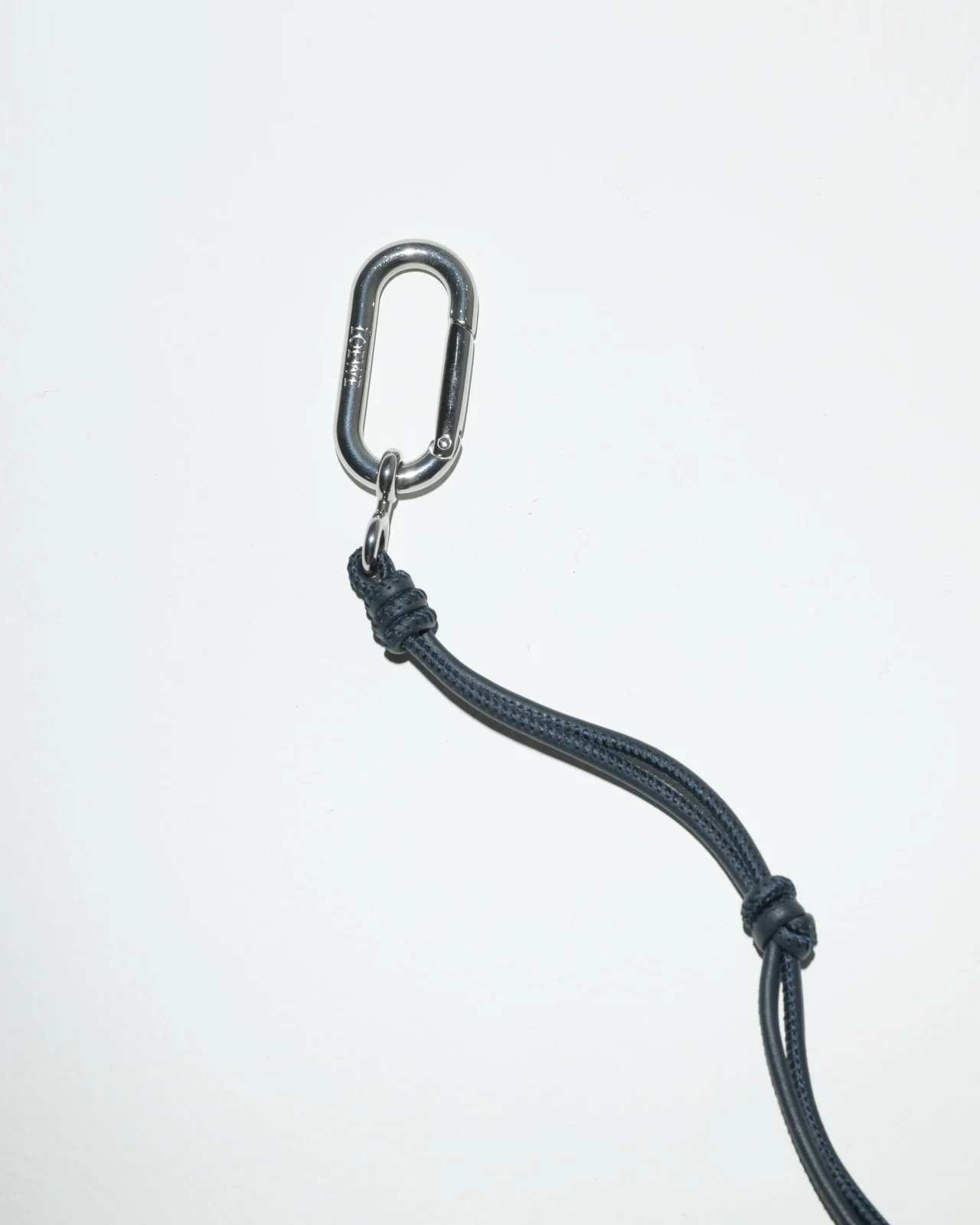 LOEWEのブルドッグ チャーム ストラップ