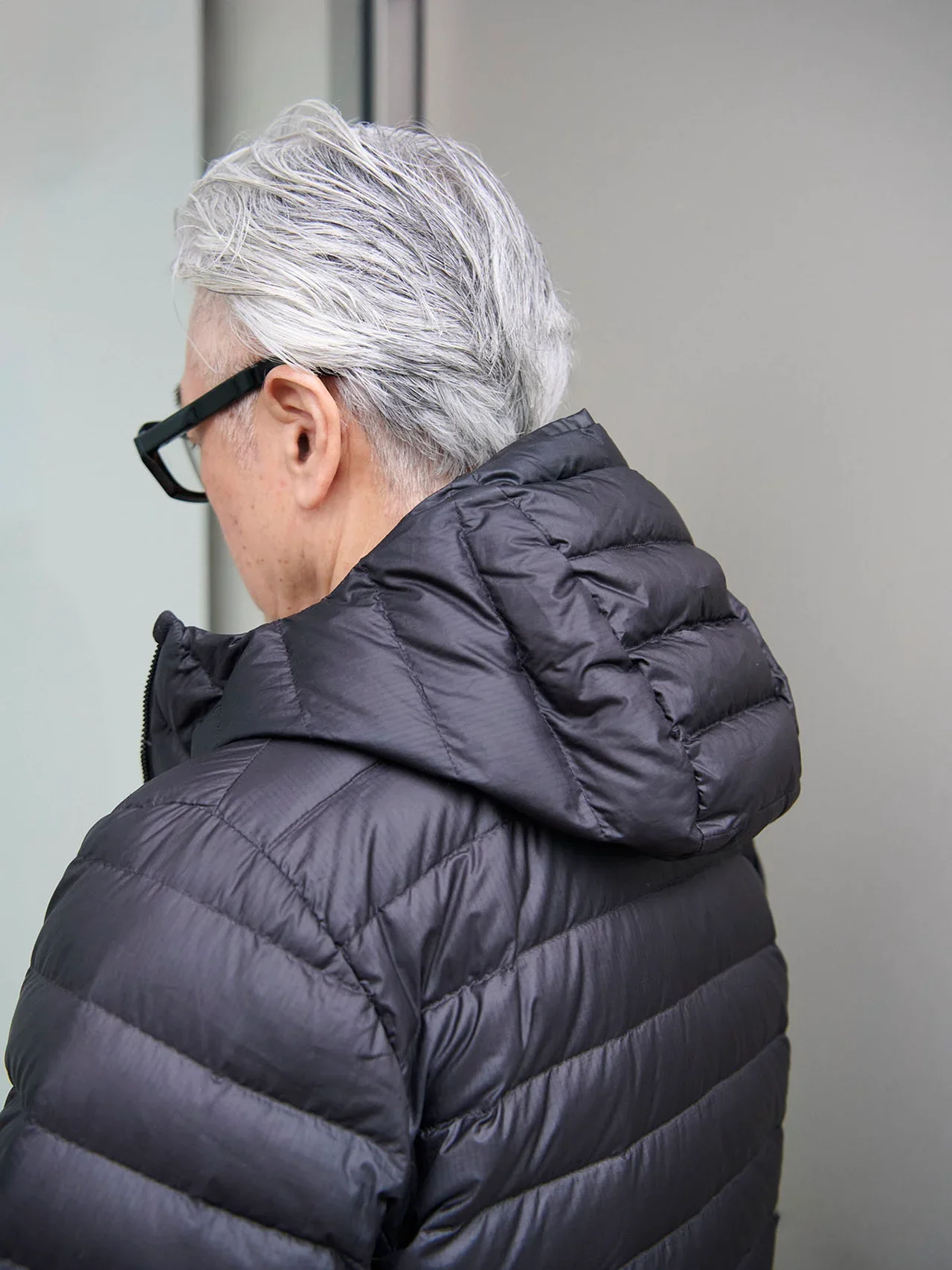 【パタゴニア】おしゃれな大人の愛用ダウン「着こなしの正解」30｜街では革靴を合わせて上品に。薄手であたたかい名品「ダウン・セーター」【Patagonia】③