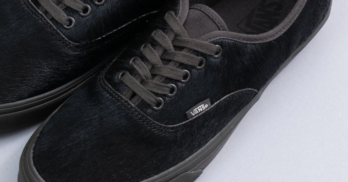 差がつく大人のヴァンズ】RHC ロンハーマン別注。オールブラックの