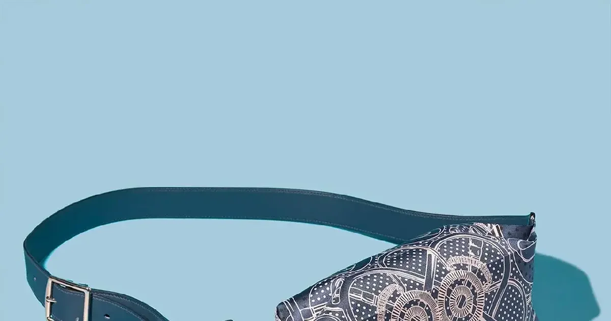 お洒落のアクセントにも【HERMES】Banasilk ベルトバッグ Banasilk belt bag | Hermès Mainland China