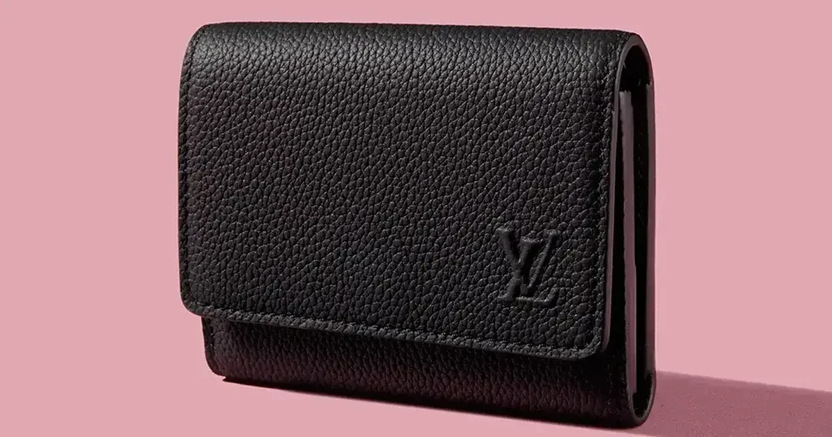 ルイ・ヴィトン】最強開運日に買いたい黒財布もチェック。2025年冬に