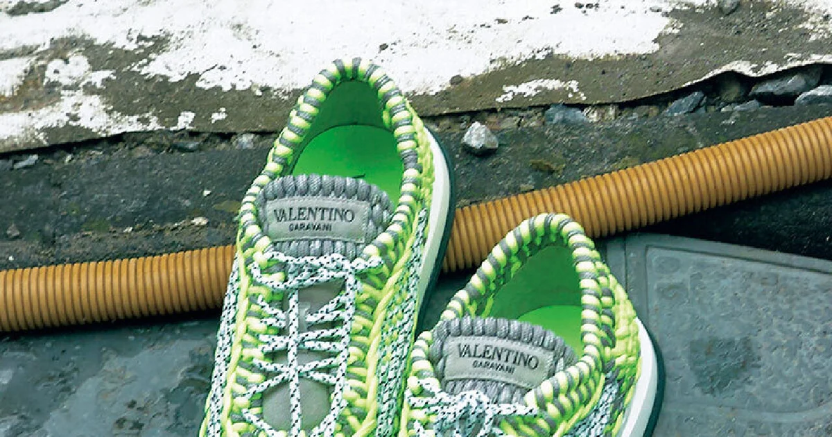 派手なのに堅実。ヴァレンティノの「クロシェスニーカー」【大人が9月