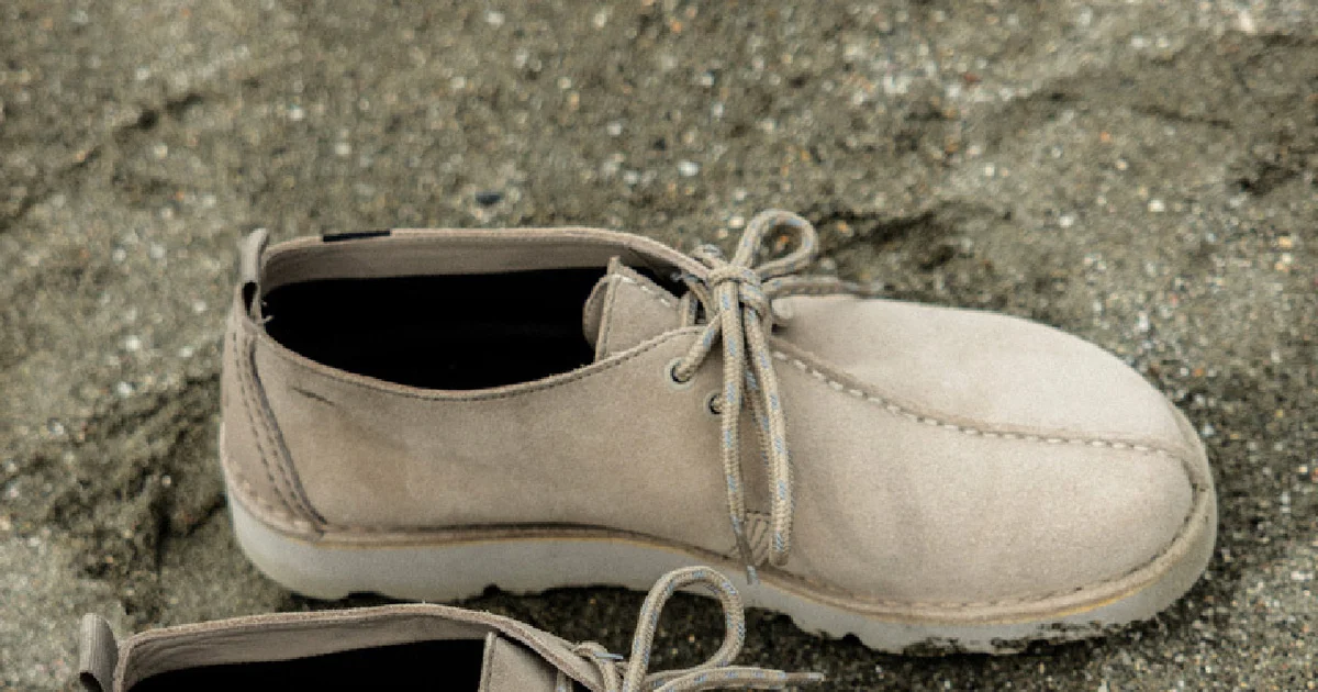 UK10 新品 NEIGHBORHOOD×Clarks デザートトレック 灰 UK10 新品 NEIGHBORHOOD×Clarks デザートトレック 灰 - メルカリ