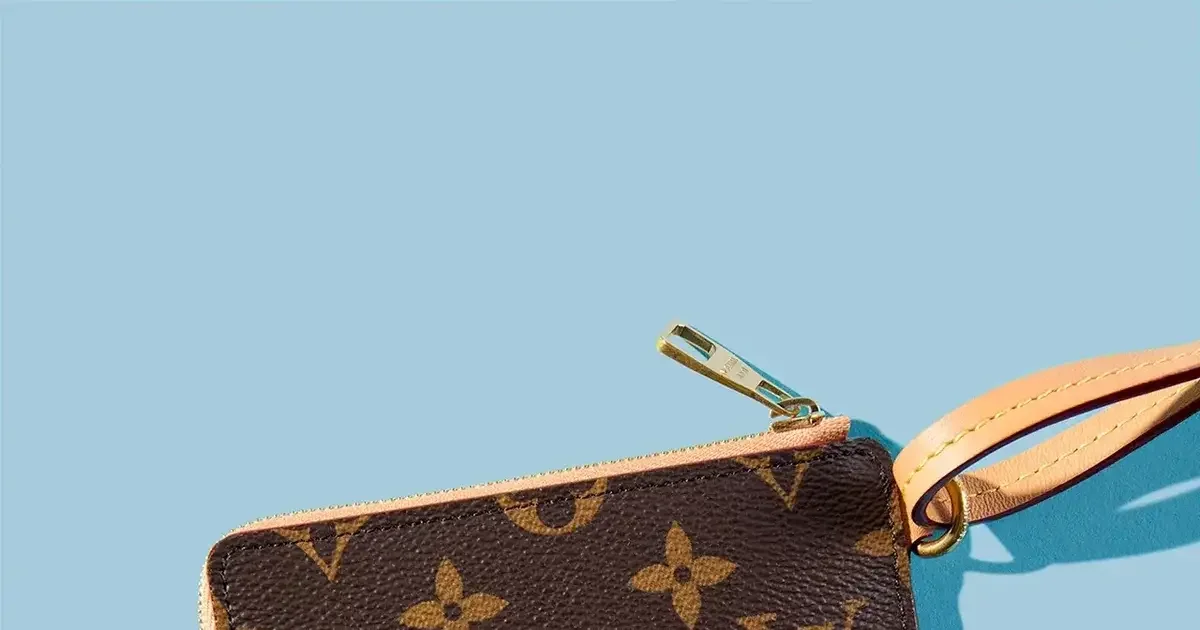 【スマートで洗練されたデザイン♪】Louis Vuitton カードケース ルイ・ヴィトン」が“ビジョナリー・ジャーニー”展でスマホ用