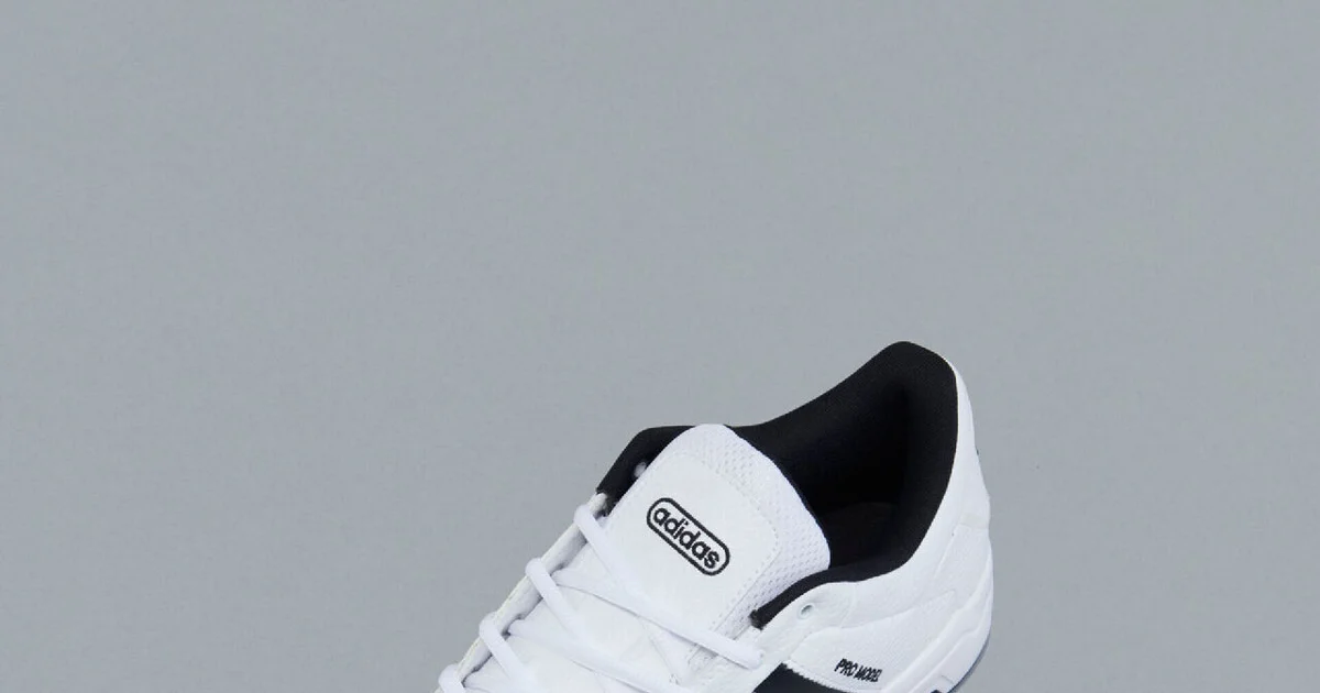 アディダス、サロモン、リーボック…大人が買うべき「白スニーカー」5選