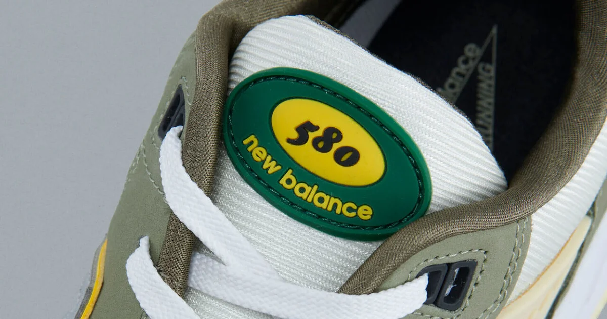 復刻ニューバランス「MT580」、黒×赤のアディダス「ブリュッセル