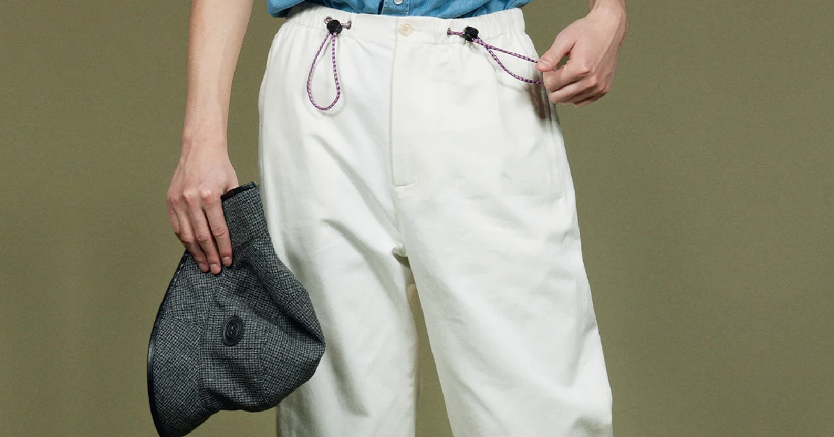 GUCCI / チノパンツ/44/コットン/WHT/無地/734160 ZAMD0 大人が買うべき「グッチ」のチノパンツ】神は腰ひもに宿る | UOMO