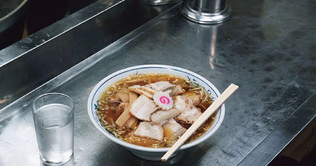 三鷹・中華そば みたかのチャシューメンに 竹の子をトッピングする