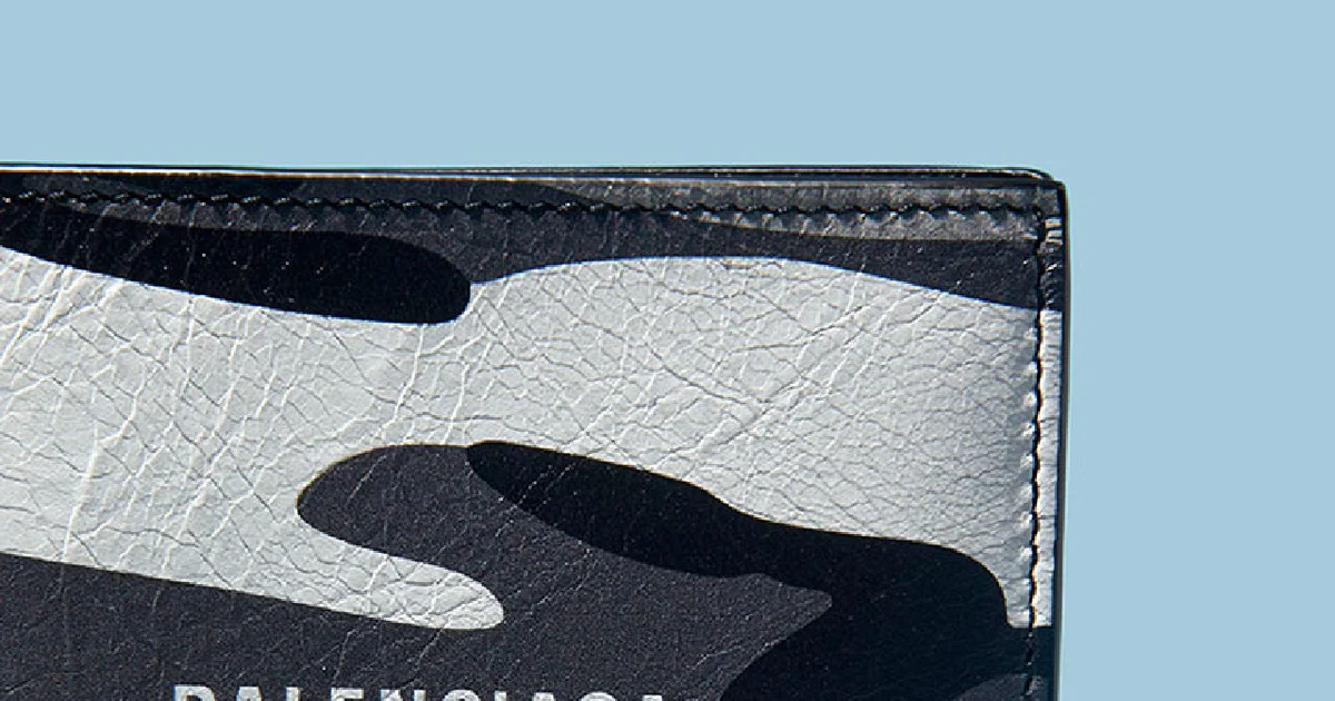 バレンシアガ】大人が選ぶべき新作小物5選。モノトーン迷彩の財布