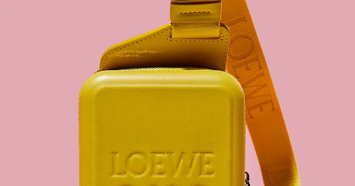 フェンディ　ボックス　ショルダーバッグ　横型　イエロー　ロゴマーク フェンディ ボックス ショルダーバッグ 横型 イエロー ロゴマーク 人気