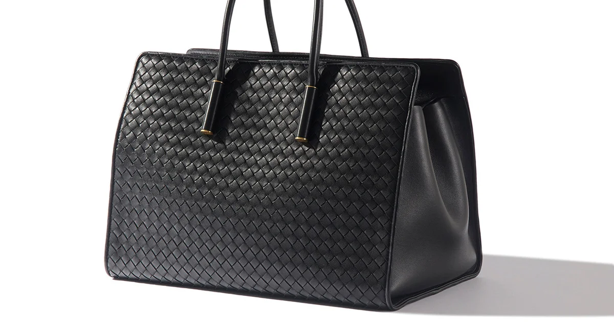 BOTTEGA VENETA ボッテガヴェネタ サテン パーティーバッグ ボッテガ・ヴェネタ】大人が買うべき「トートバッグ」BEST30｜端正な