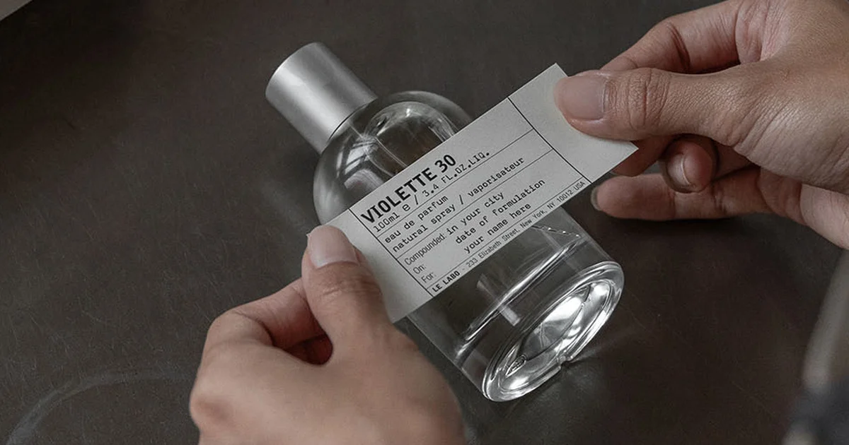 大人のメンズ香水】ル ラボの最新作「ヴァイオレット 30」 は得も言