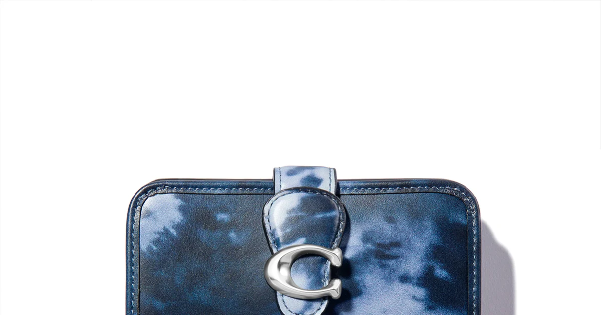 Coachコーチ/タビー ミディアム ウォレット・タイ ダイ プリント 公式】COACH – コーチ | タビー ミディアム ウォレット・タイ